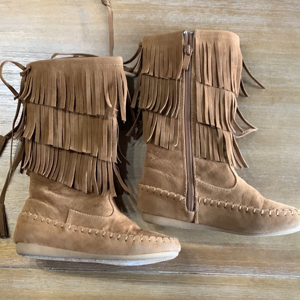 Moccasin boots. Youth 12
